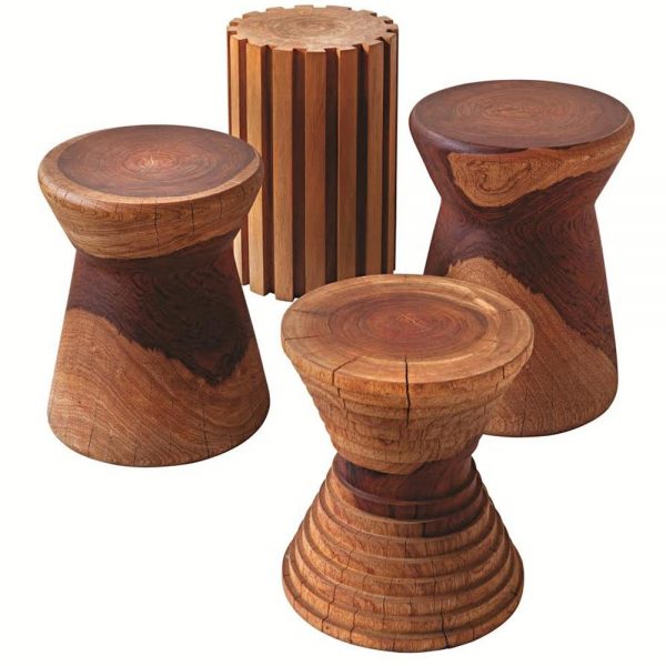 Toras, feitas de sobra de madeira.