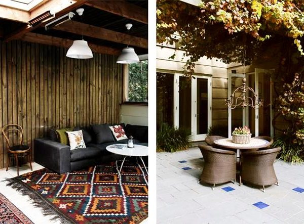 À esquerda, sofá escuro traz sobriedade para contrastar com a alegria das cores do tapete, e à direita, o terraço anexo.
