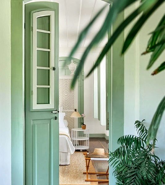 O verde-celadon entra com louvor no lugar do azul, tradicional nas casas do período