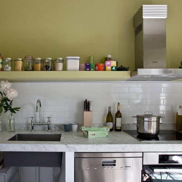 Mármore e azulejos na cozinha contemporânea