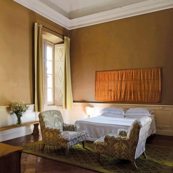 A cor do quarto foi inspirada em uma tâmara.