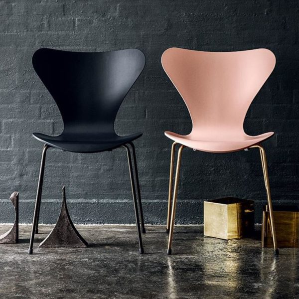 A cadeira 7 é o item dinamarquês que mais vende no mundo, e certamente você já encontrou uma por aí!