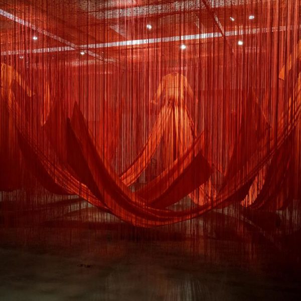 Linha Interna, exposição na Japan House da artista Chiharu Shiota