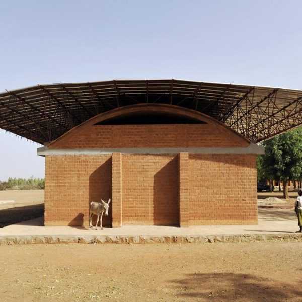 Extensão do projeto original da escola em Gando, terra natal de Kéré