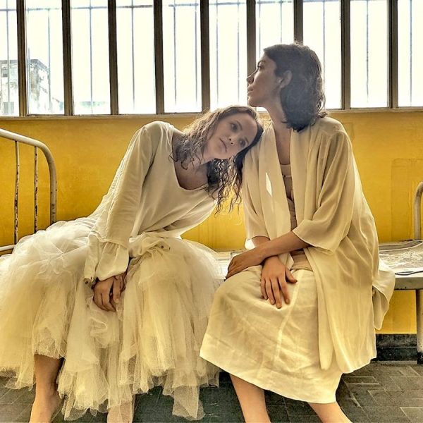 As atrizes Danielle Oliveira e Maria Augusta Montera em foto de Marcelo Valle