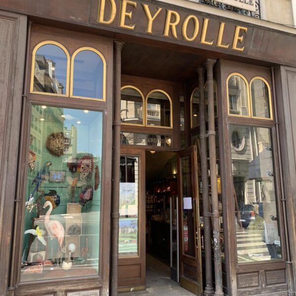 Fachada da Deyrolle, fundada em 1831 e hoje dirigida por Louis Albert de Broglie